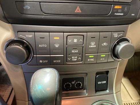 Used 2010 Toyota Highlander SE image 29