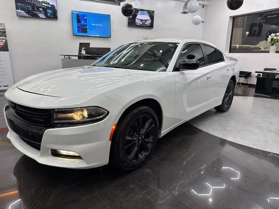 Used 2020 Dodge Charger SXT w/ Blacktop Package AWD/4WD image 2