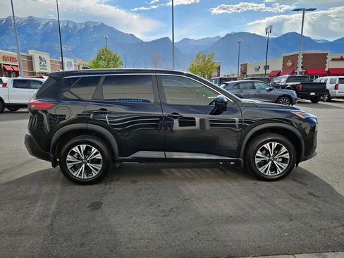 Used 2022 Nissan Rogue SV AWD/4WD image 2