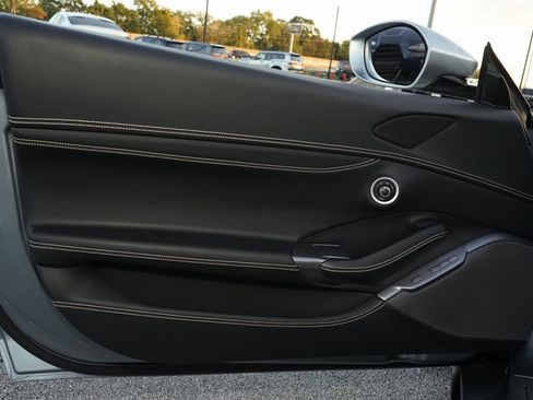 Used 2019 Ferrari Portofino image 20