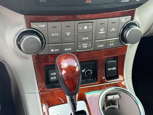 Used 2012 Toyota Highlander Limited FWD image 21