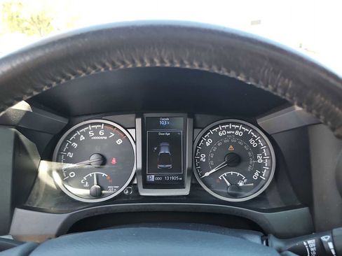 Used 2017 Toyota Tacoma TRD Off-Road AWD/4WD image 22