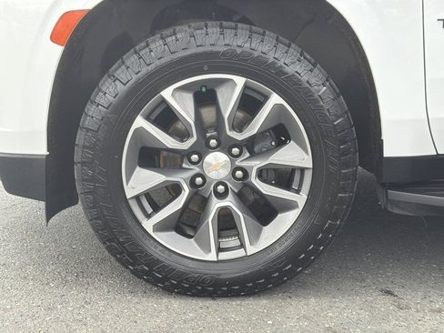 Used 2023 Chevrolet Tahoe LT w/ LT Signature Package AWD/4WD image 2