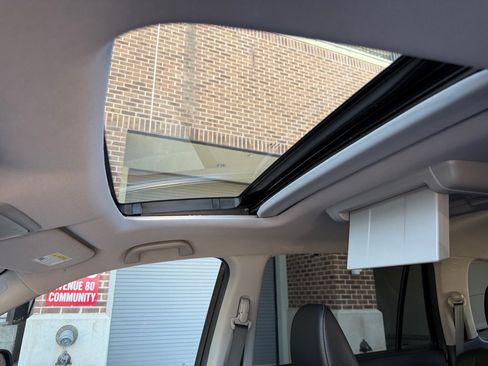 Used 2017 Honda Pilot Touring image 10