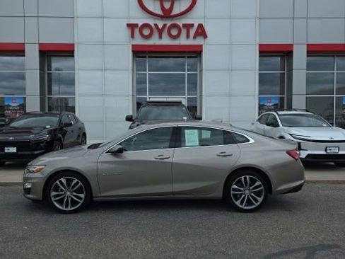 Used 2024 Chevrolet Malibu LT FWD image 2