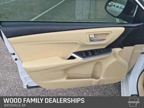 Used 2017 Toyota Camry XLE image 25