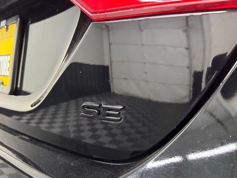 Used 2019 Toyota Camry SE image 32