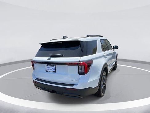 New 2026 Ford Explorer ST-Line w/ ST-Line Street Pack AWD/4WD image 4