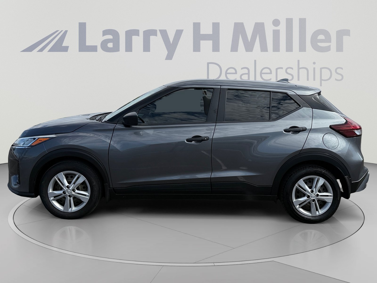 Used 2024 Nissan Kicks S FWD image 2