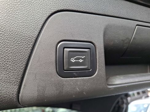 Used 2021 Buick Envision Essence w/ Technology Package I image 29