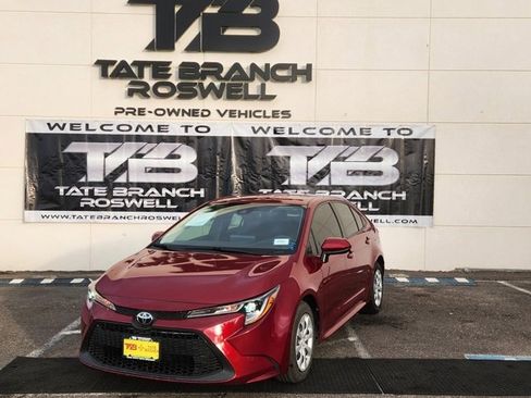 Used 2022 Toyota Corolla LE image 2