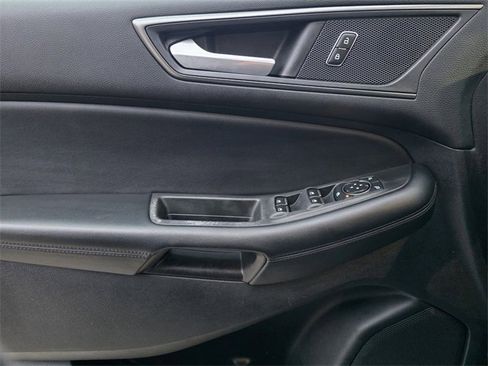 Used 2021 Ford Edge SE w/ Cargo Accessory Package image 16