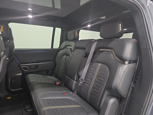Used 2024 Rivian R1S Adventure AWD/4WD image 21