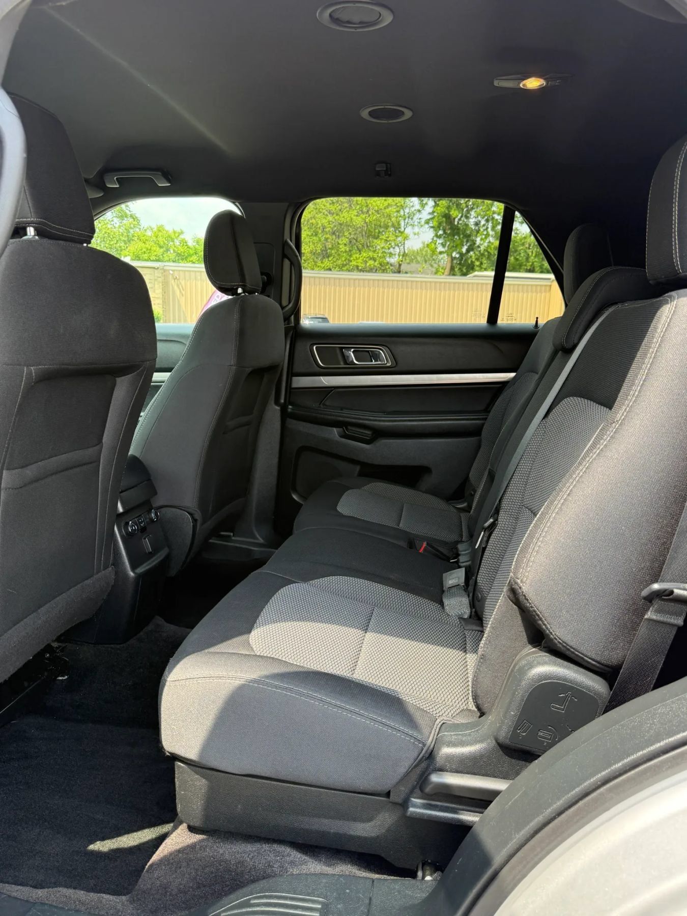 Used 2018 Ford Explorer XLT w/ Equipment Group 201A AWD/4WD image 24