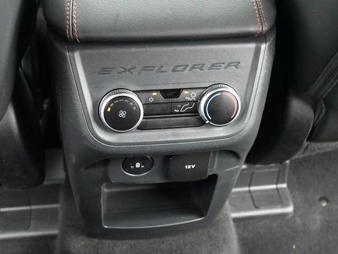 Used 2025 Ford Explorer ST-Line w/ ST-Line Street Pack AWD/4WD image 17