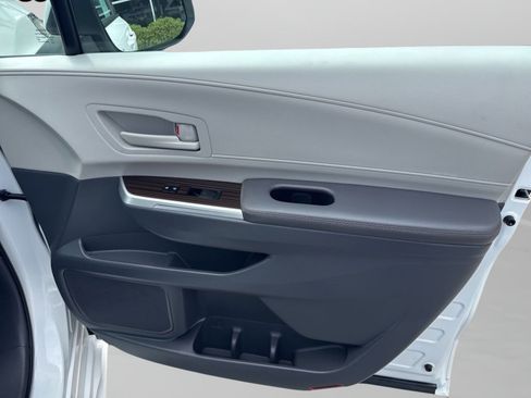 Used 2023 Toyota Sienna LE FWD image 30