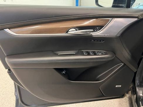 Used 2020 Cadillac XT6 Premium Luxury w/ Platinum Package AWD/4WD image 19