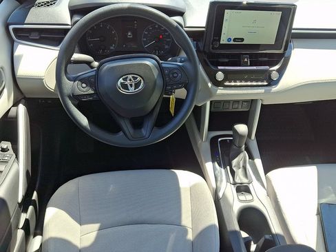 Used 2025 Toyota Corolla Cross L FWD image 11