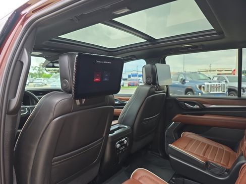 Certified 2023 GMC Yukon XL Denali Ultimate AWD/4WD image 17