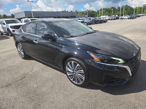 Used 2025 Nissan Altima 2.5 SL AWD/4WD image 2