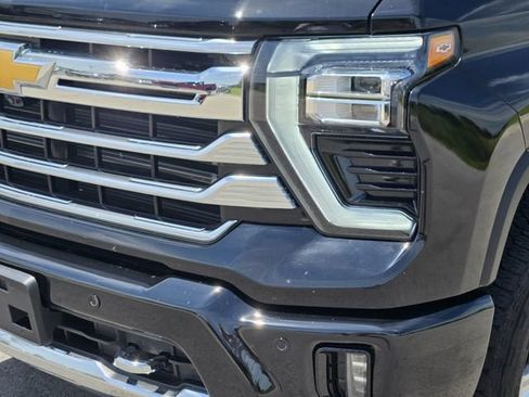 Used 2024 Chevrolet Silverado 2500 High Country w/ Technology Package AWD/4WD image 9