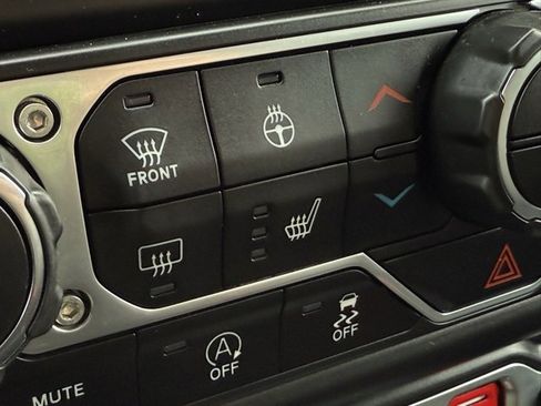 Certified 2021 Jeep Gladiator Overland image 29