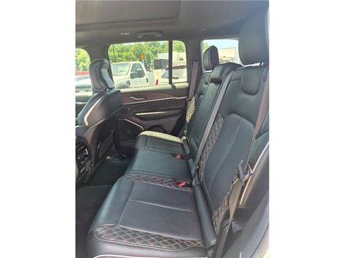 Used 2025 Jeep Grand Cherokee Summit AWD/4WD image 7