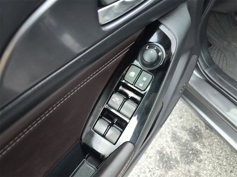 Used 2018 MAZDA MAZDA3 Grand Touring image 19