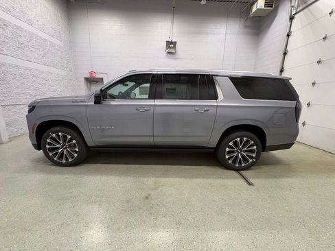 New 2026 Chevrolet Suburban High Country AWD/4WD image 7