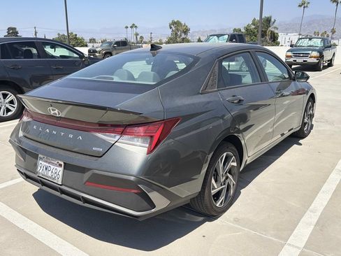 Used 2025 Hyundai Elantra SEL FWD image 8