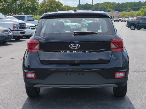 Used 2026 Hyundai Venue SE FWD image 9