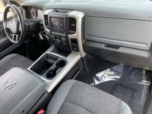 Certified 2020 RAM 1500 Classic SLT w/ Luxury Group image 11