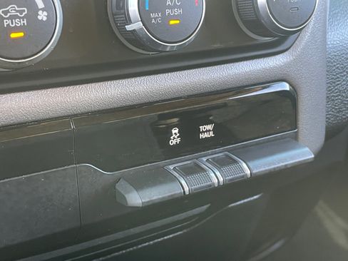 Used 2019 RAM 1500 Big Horn image 29