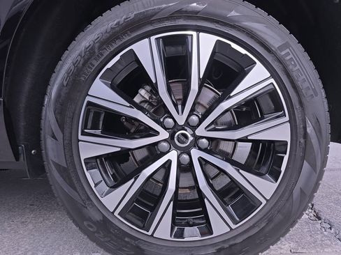 Used 2023 Volvo XC60 B5 Plus image 37