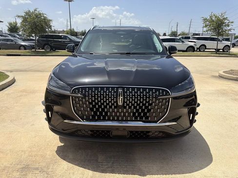 Certified 2025 Lincoln Aviator 2WD image 3