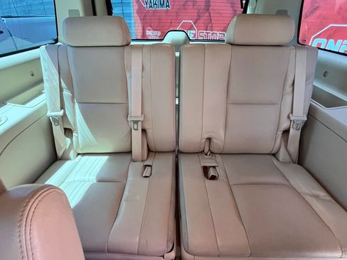 Used 2007 Cadillac Escalade ESV AWD w/ Information Package image 11
