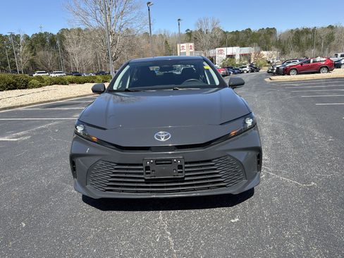 Used 2025 Toyota Camry LE image 2
