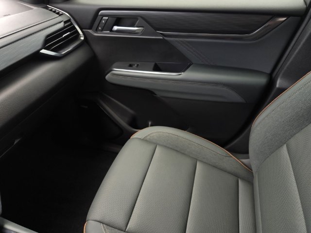 Used 2025 GMC Acadia AT4 AWD/4WD image 26