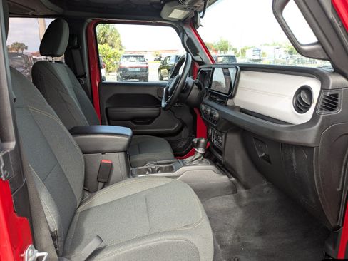 Used 2025 Jeep Wrangler Sport AWD/4WD image 18