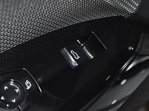 New 2026 BMW 740i xDrive w/ Executive Package image 6