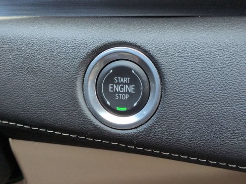 Used 2024 Cadillac Escalade Premium Luxury RWD image 30