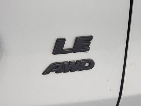 Used 2021 Toyota RAV4 LE image 10