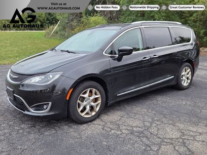 Used 2017 Chrysler Pacifica Touring-L Plus w/ Tire & Wheel Group