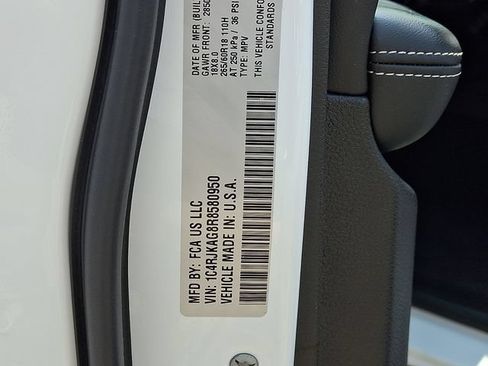 Used 2024 Jeep Grand Cherokee L Altitude AWD/4WD image 28