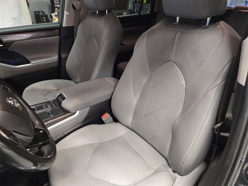 Used 2020 Toyota Highlander Platinum image 15
