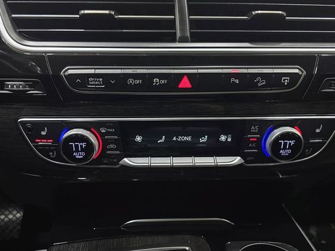 Used 2017 Audi Q7 3.0T Prestige w/ Prestige Package AWD/4WD image 27