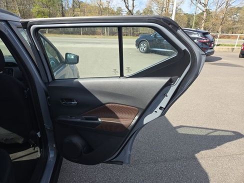 Used 2023 Nissan Kicks SR image 27