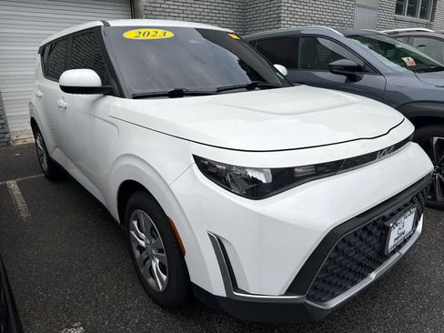 Used 2023 Kia Soul LX FWD image 3
