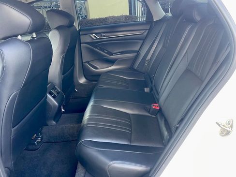 Used 2018 Honda Accord Touring image 10
