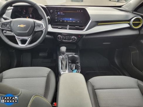 Used 2024 Chevrolet Trax LT w/ LT Convenience Package FWD image 12